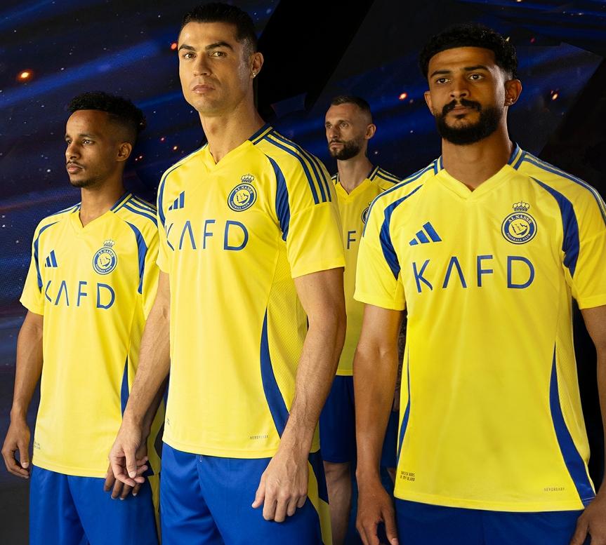 Cristiano Ronaldo in 2025 Al Nassr yellow and blue kit