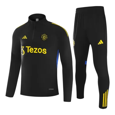 Manchester United 1/4 Zip Tracksuit 2025/26 Black - gogoalshop