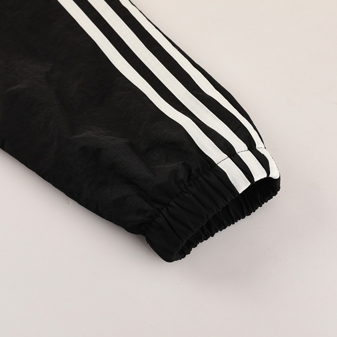 Manchester United Windbreaker Jacket 2025/26 - Black - gogoalshop